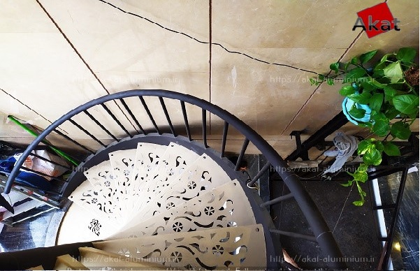  پله گرد آهنی